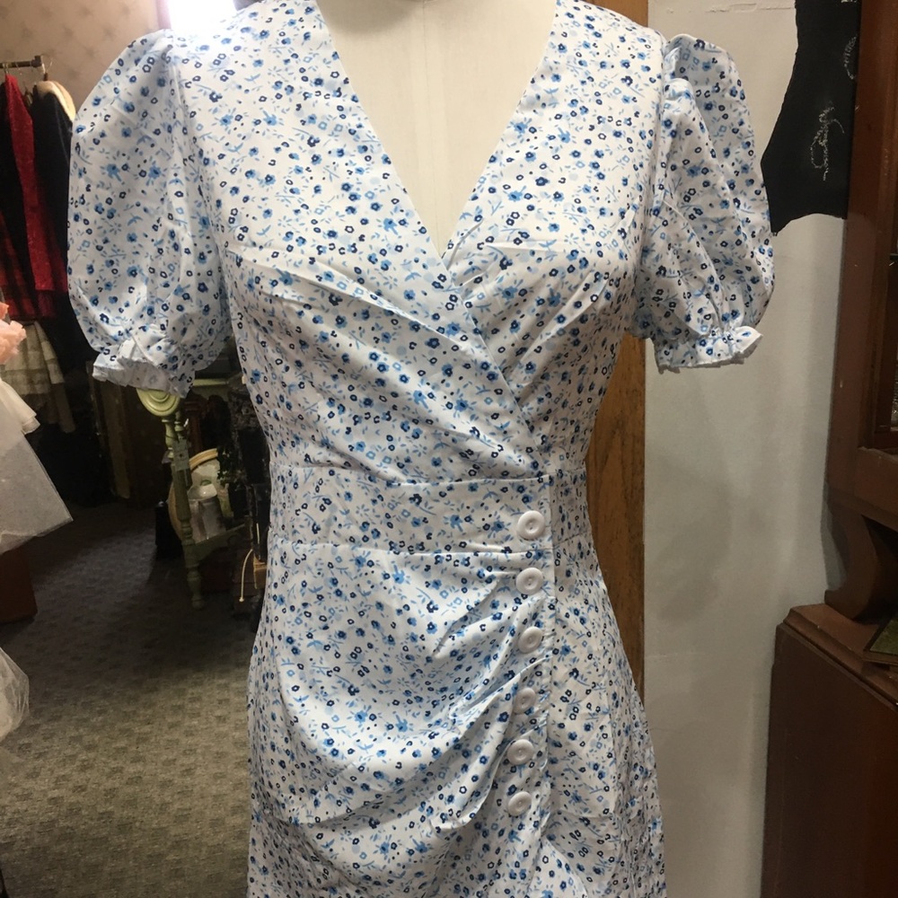 NWOT C+D+M blue floral knit dress size small
